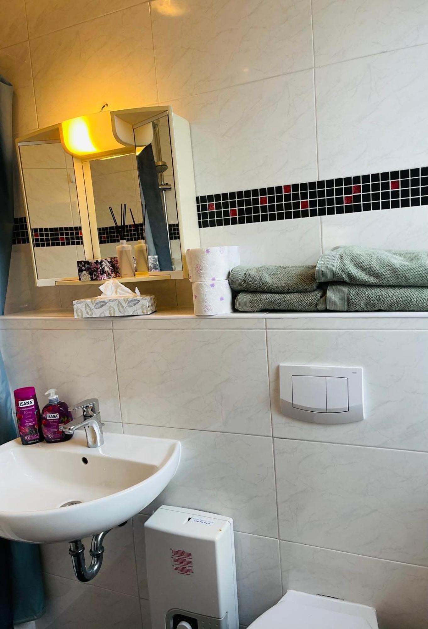 Hotel Shelby Apartments Garbsen Bagian luar foto